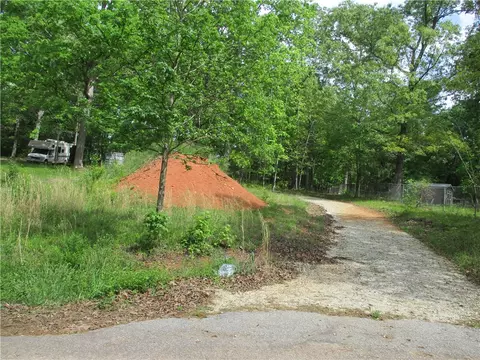1217 Burns Dr, Seneca, SC 29678