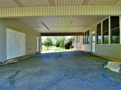 200 Powers Dr, Easley, SC 29640 photo 6