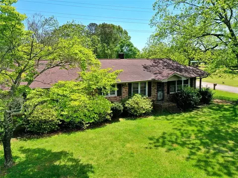 200 Powers Dr, Easley, SC 29640 photo 2