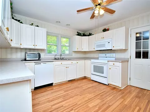 200 Powers Dr, Easley, SC 29640 photo 8