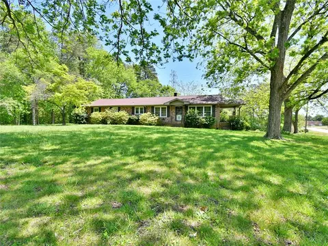 200 Powers Dr, Easley, SC 29640 photo 1