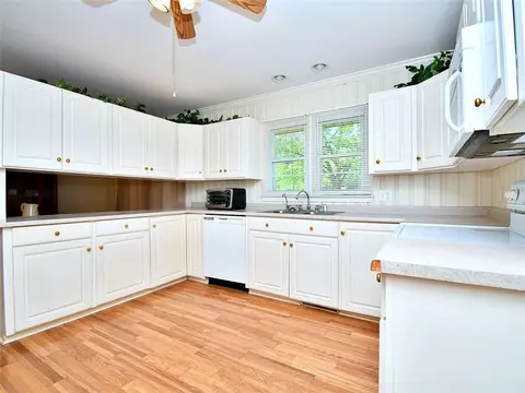 200 Powers Dr, Easley, SC 29640 photo 9
