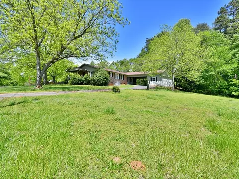 200 Powers Dr, Easley, SC 29640 photo 4