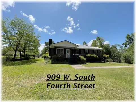 909 W South Fourth St, Seneca, SC 29672