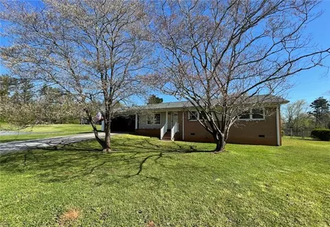 113 Cherokee Dr, Walhalla, SC 29691