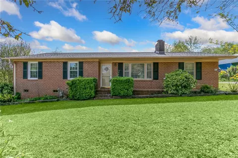 821 Gravley Rd, Pickens, SC 29671