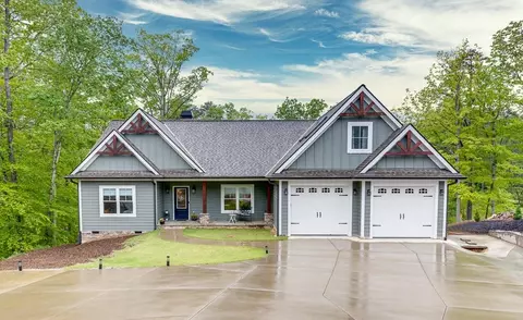 616 Crooked Trace Ln, Seneca, SC 29672