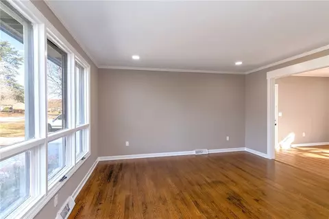 102 Astor St, Easley, SC 29642 photo 2
