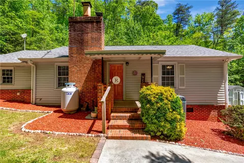 3177 Pumpkintown Hwy, Pickens, SC 29671
