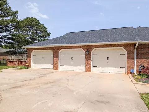 2425 Warriors Path, Anderson, SC 29621 photo 11