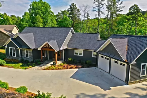 802 Clearlake Pt, Seneca, SC 29672