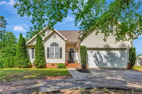 593 Pineland Meadows Rd, Belton, SC 29627