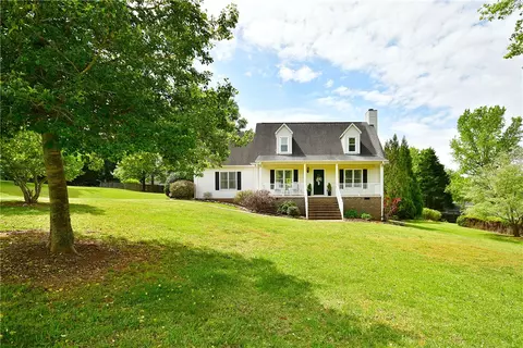 109 Deer Creek Ct, Easley, SC 29642