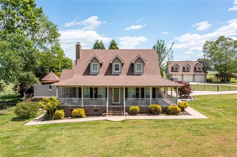 200 Meadowood Dr, Anderson, SC 29626