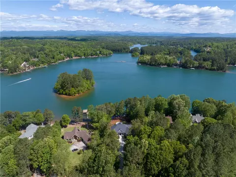 308 Shorewinds Ct, Seneca, SC 29672 photo 2