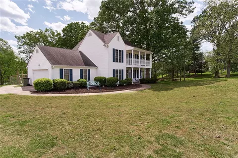 210 N Kenneth St, Walhalla, SC 29691