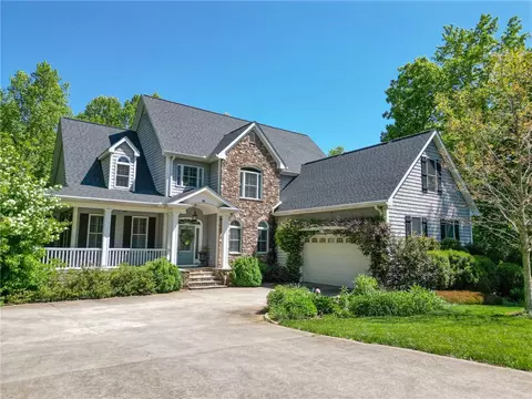 153 Upper Lake Dr, Easley, SC 29640 photo 2