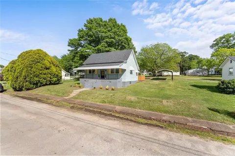 8 Brock St, Pelzer, SC 29669 photo 3