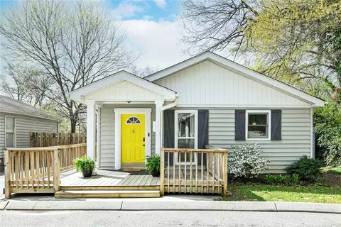 7 Burns Cir, Greenville, SC 29605