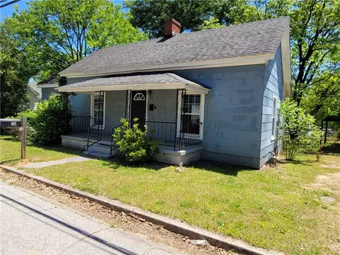 15 Smythe St, Laurens, SC 29360