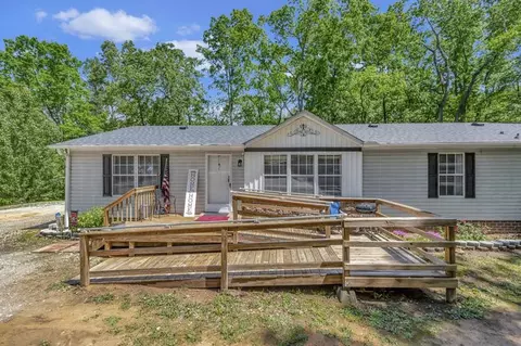 1018 Santee Dr, Walhalla, SC 29691