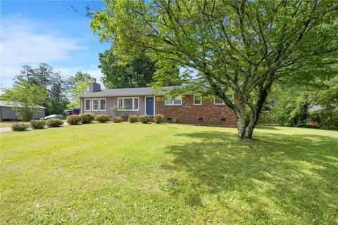 110 Springdale Dr, Belton, SC 29627