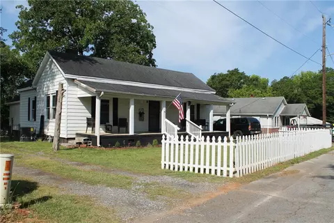 305 W Jackson St, Iva, SC 29655