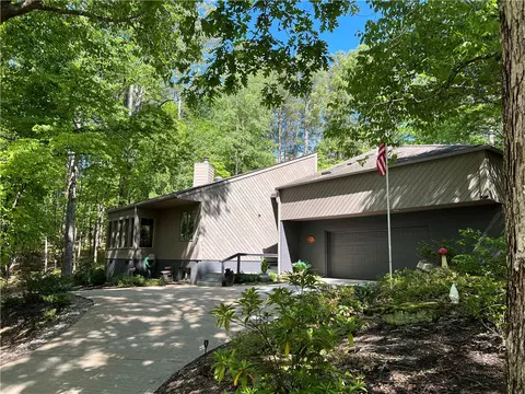 8 Passage Ln, Salem, SC 29676