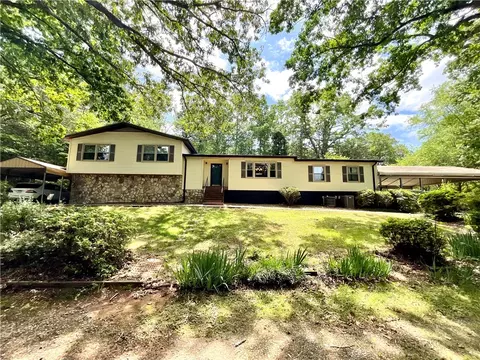 372 Fernway Dr, Central, SC 29630