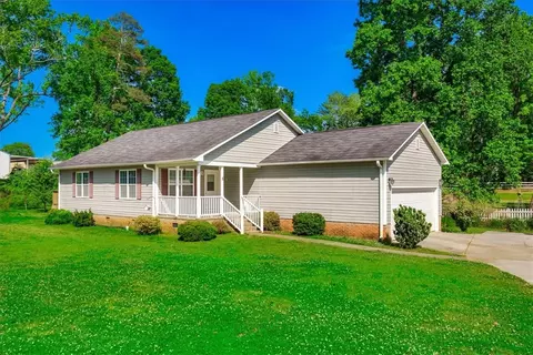 5 Sandalwood Ln, Greenville, SC 29611