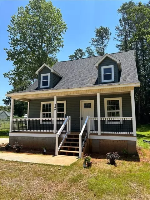 309 Forest Creek Dr, Seneca, SC 29678