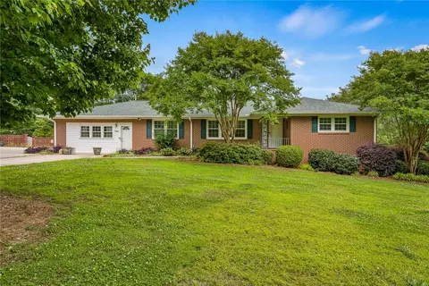 704 Woodfield Dr, Anderson, SC 29621