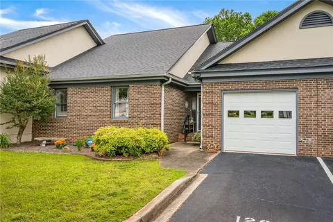 1203 Cobbs Glen Dr, Anderson, SC 29621