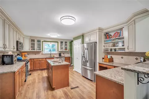208 Heather Dr, Central, SC 29630 photo 6