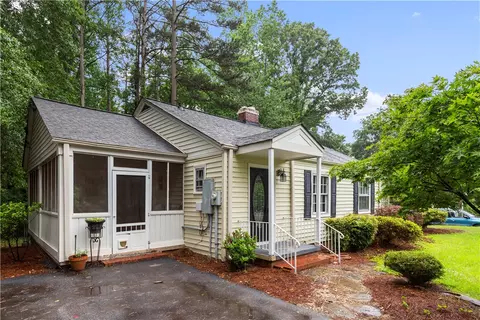 212 Hopkins Rd, Seneca, SC 29678