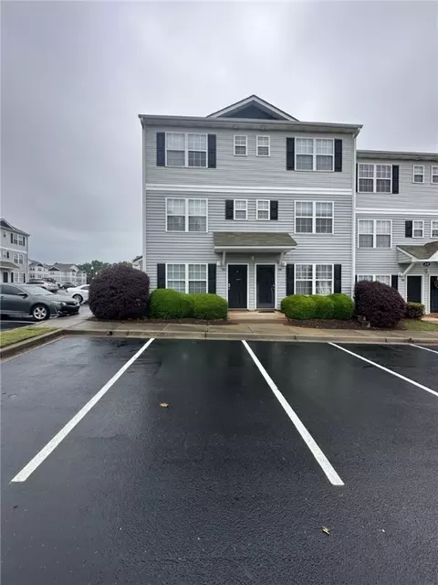 211 Campus Dr #A, Central, SC 29630