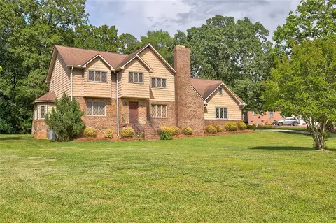 218 Oakmont Dr, Anderson, SC 29621