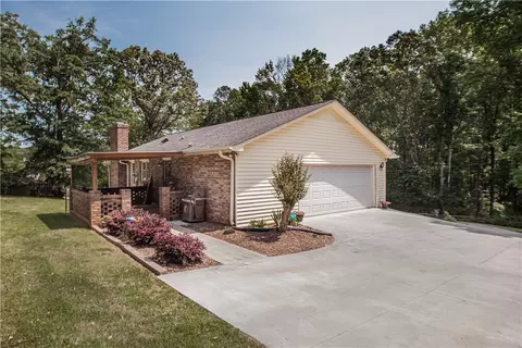 671 Pinewood Dr, Pendleton, SC 29670 photo 9