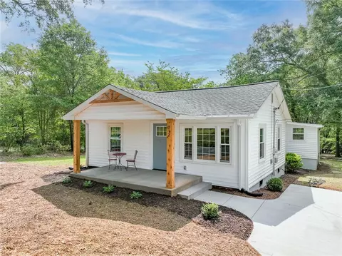 512 Tarrant St, Central, SC 29630