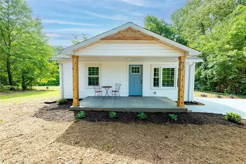 512 Tarrant St, Central, SC 29630 photo 4