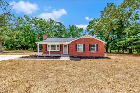 1337 Blue Ridge Ave, Belton, SC 29627