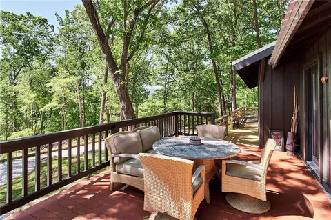 207 Whitewater Lake Rd, Tamassee, SC 29686