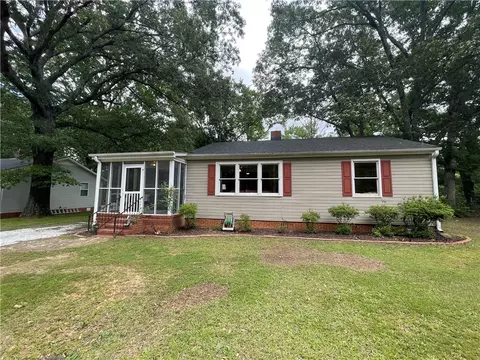 882 Greenville St, Pendleton, SC 29670