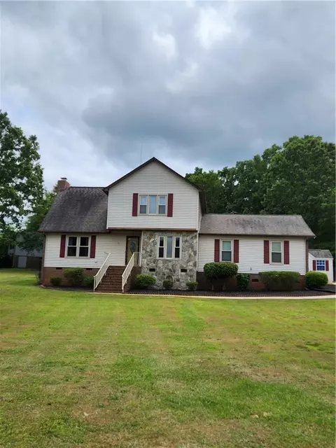 111 Oxford Dr, Anderson, SC 29625