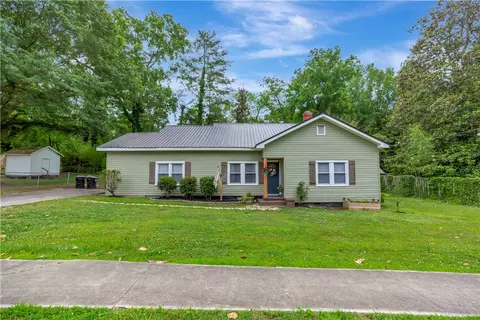 104 Woodrow St, Belton, SC 29627