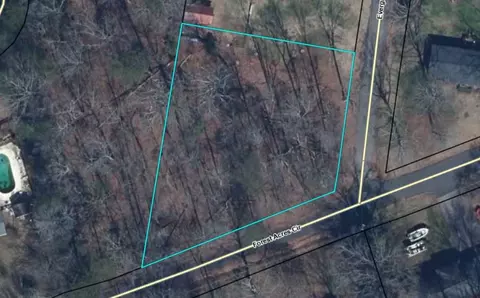 218 Evergreen Dr, Walhalla, SC 29691