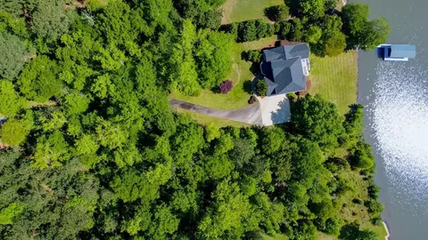 730 Eagles Harbor Dr, Hodges, SC 29653 photo 3