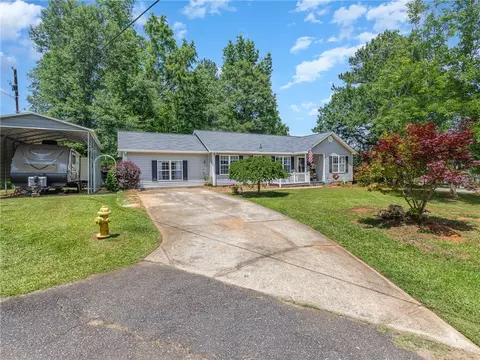106 Robin Ct, Belton, SC 29627