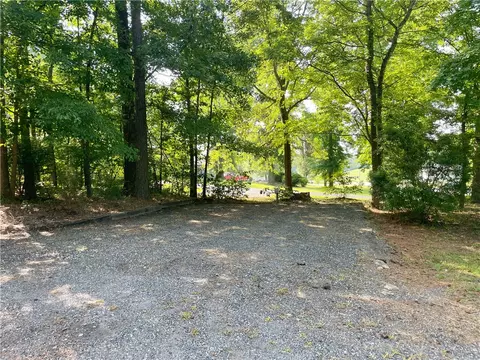 628 Slickum Rd, Easley, SC 29640 photo 3