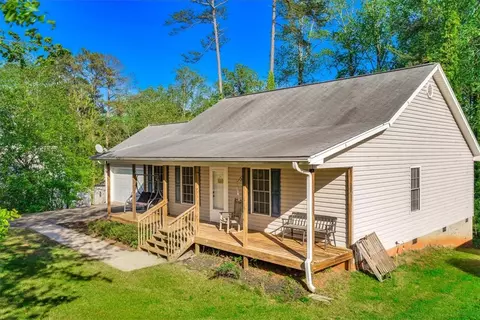 522 Robinhood Dr, Seneca, SC 29678